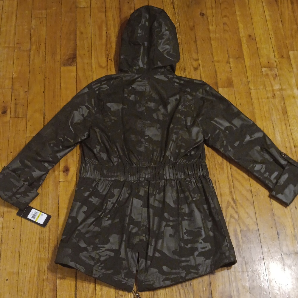 GUESS Camouflage Rain Jacket Women's  Medium NWT - Picture 7 of 7